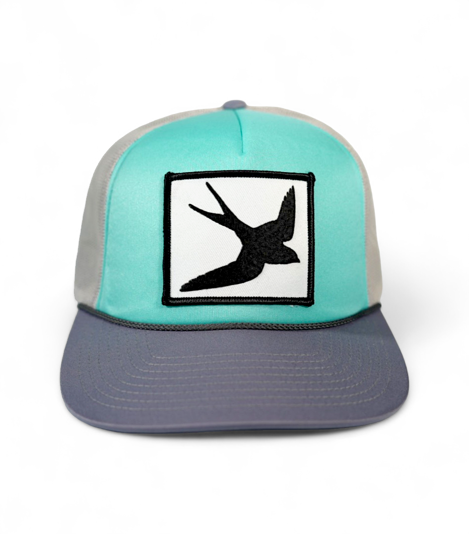 Gorra Trucker Espuma de Mar y Golondrina Gris