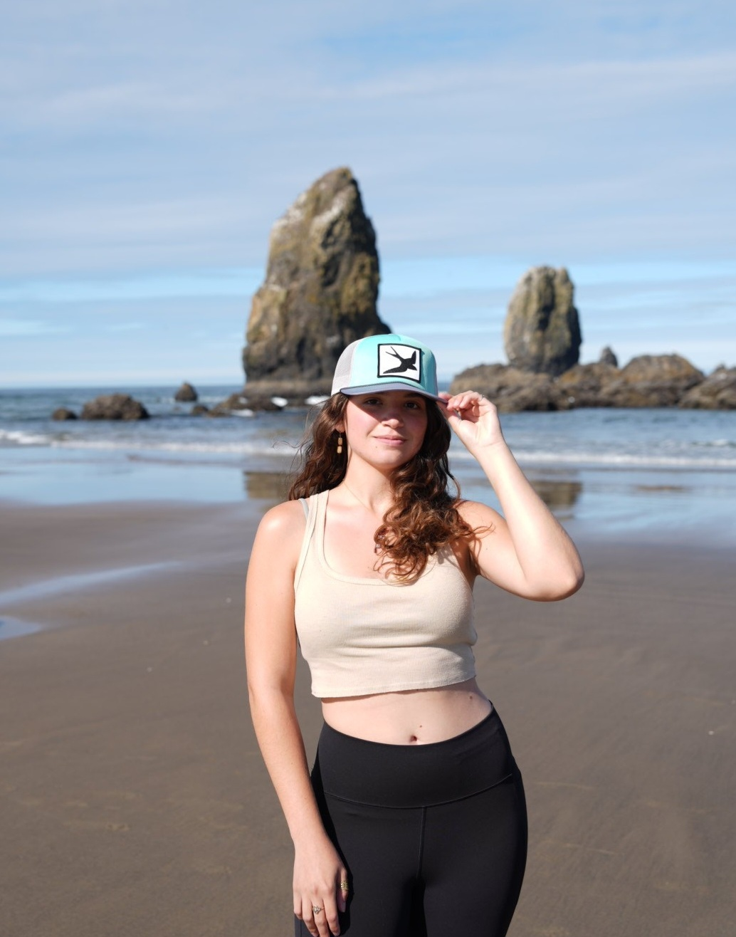 Gorra Trucker Espuma de Mar y Golondrina Gris