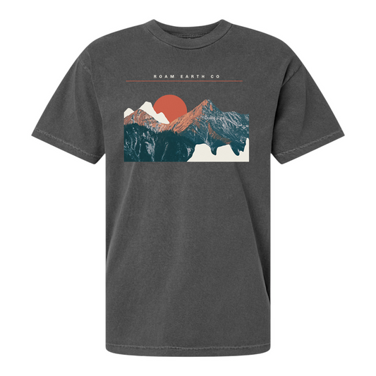 Camiseta Sunset Mountains de Roam Earth Co