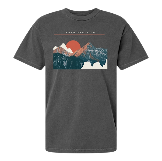 Camiseta Sunset Mountains de Roam Earth Co