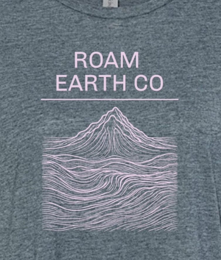 Camiseta corta de mujer con montañas topográficas de Cali